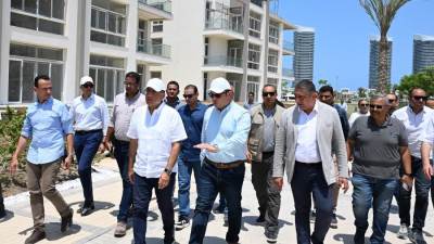 رئيس الوزراء يتفقد الوحدات الجاهزة للتسليم بمشروع "مزارين"بمدينة العلمين الجديدة