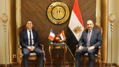وزير قطاع الأعمال يبحث مع سفير فرنسا بالقاهرة سبل زيادة الشراكات الاستثمارية