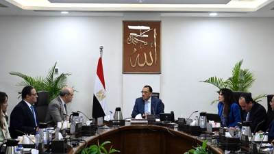 رئيس الوزراء يلتقي وزير الطيران المدني لبحث عدد من ملفات العمل