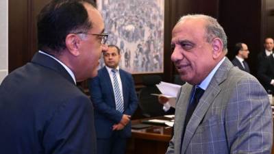 وزير الكهرباء يستعرض خطط منظومة الشبكة القومية لتوليد الكهرباء بمختلف أنواع الطاقة