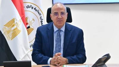 وزير الري يتابع أعمال تطوير وحماية نهر النيل وفرعيه