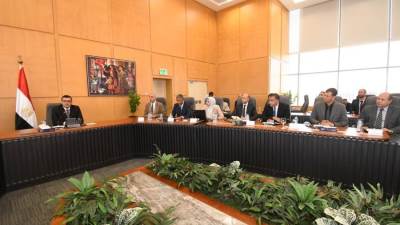 وزير الإسكان يؤكد ضرورة تعظيم دور الجهاز التنفيذى للمياه والصرف