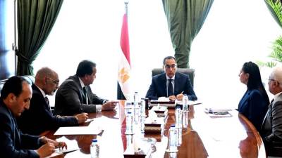 رئيس الوزراء يُتابع موقف ضم عمال البناء والتشييد والمقاولات وأسر "تكافل وكرامة" تحت مظلة التأمين الصحي