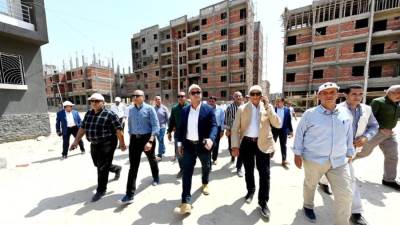 وزير الإسكان يتفقد مشروع "سكن مصر" وروافع المياه والصرف