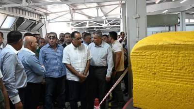 رئيس الوزراء يتفقد مصنع الشركة المصرية الأفريقية لصناعة الأسفنج والبلاستيك