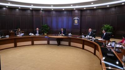 رئيس الوزراء يستعرض سبل مساندة صناعة السكر المحلية