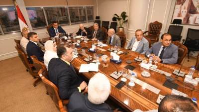 وزير الإسكان يلتقى مسئولى الاتحاد المصرى لمقاولي التشييد والبناء