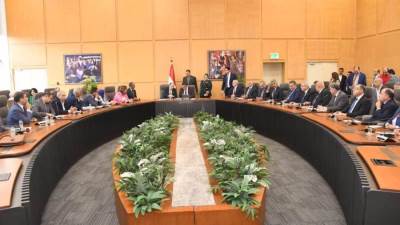 وزير الإسكان يعقد اجتماعه الدوري مع أعضاء البرلمان