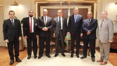 وزير الزراعة يبحث مع المدير التنفيذي للمجلس الدولى للتمور سبل التعاون