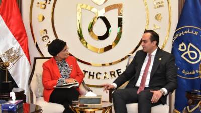 رئيس الرعاية الصحية يلتقي بنائب وزير الصحة لشئون السكان وتنمية الأسرة المصرية