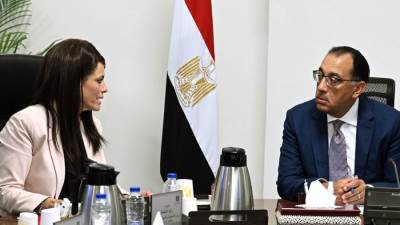 رئيس الوزراء يتابع مع وزيرة التخطيط سير برامج تعزيز مشاركة القطاع الخاص