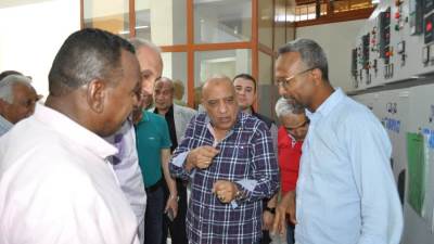 وزير الكهرباء يتفقد شركة مصر العليا لتوزيع الكهرباء بأسوان