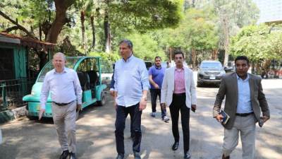 وزير الزراعة يتفقد أعمال التطوير بحديقة الحيوان بالجيزة