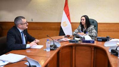 وزيرة التضامن الاجتماعي تلتقي المدير القطري لهيئة إنقاذ الطفولة