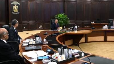 رئيس الوزراء يتابع ملف توطين صناعة الهواتف المحمولة فى مصر