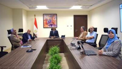 نائب وزير الإسكان يجتمع برئيس شركة مياه القاهرة لمتابعة أداء ومجهودات الشركة