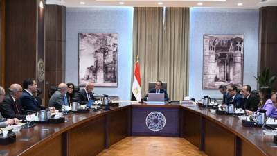 رئيس الوزراء يلتقي مسئولي مجموعة المنصور للسيارات