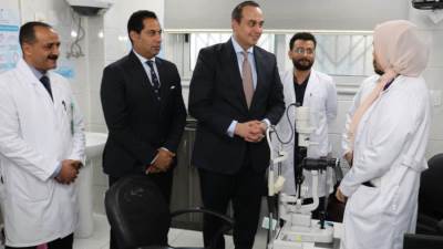 رئيس الرعاية الصحية يتفقد مستشفيي النصر التخصصي والرمد التخصصي ومجمع الشفاء الطبي
