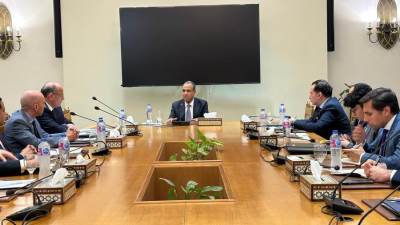 وزير الخارجية والهجرة يجتمع بقيادات وأعضاء قطاع شئون الأمريكتين بوزارة الخارجية