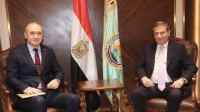 وزير الزراعة يبحث مع السفير البيلاروسي بالقاهرة التعاون في مجال الميكنة الزراعية