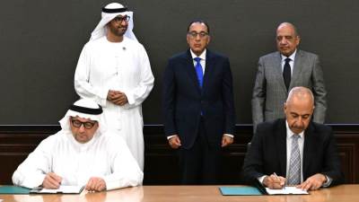 مدبولي يشهد توقيع اتفاقيتي مشروع إنشاء محطة إنتاج الكهرباء من طاقة الرياح