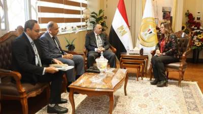 وزيرة التنمية المحلية تتابع مشروعات الوزارة بصعيد مصر مع عدد من المحافظين