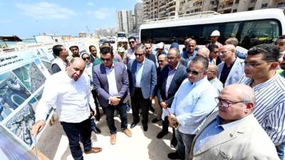 وزير الإسكان ومحافظ الإسكندرية يتفقدا مشروع توسعة كورنيش الإسكندرية