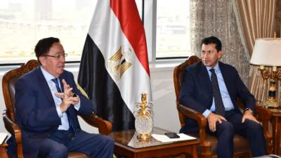 وزير الشباب والرياضة يبحث مع سفير كازاخستان تعزيز أطر التعاون المشترك