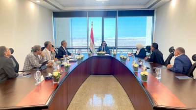 وزير الاستثمار والتجارة الخارجية يلتقي عدد من مصنعي السيراميك