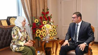 وزير الإسكان يستقبل سفيرة البحرين للتهنئة بتوليه حقيبة الإسكان