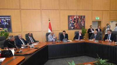 وزير الإسكان يعقد اجتماعه الدوري مع أعضاء البرلمان