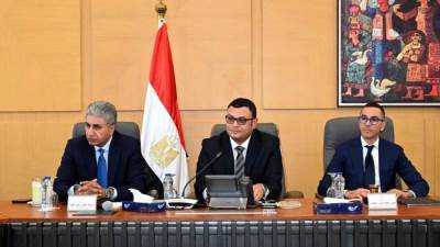 وزراء الإسكان والسياحة والاستثمار يلتقون عدداً من المستثمرين فى مجال التنمية السياحية