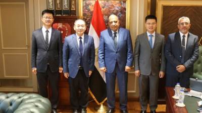 وزير الكهرباء يبحث سُبل التعاون مع شركة هواوي الصينية