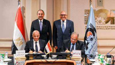 وزير قطاع الأعمال ورئيس الهيئة العربية للتصنيع يشهدان توقيع بروتوكولات تعاون لتعميق التصنيع المحلي