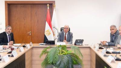 وزير الري يتابع إجراءات تقييم أداء أجهزة الوزارة خلال فترة أقصى الإحتياجات