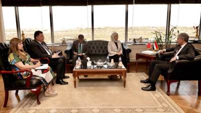 وزير السياحة والآثار يلتقي بسفيرة مملكة البحرين بالقاهرة