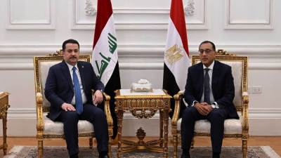 رئيس الوزراء يستقبل رئيس الوزراء العراقي بمطار العلمين الدولي