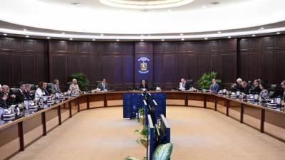 رئيس الوزراء يترأس الاجتماع الأسبوعي للحكومة بمقرها بالعلمين الجديدة