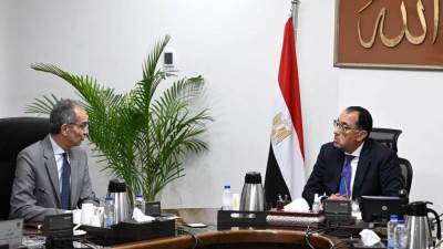 مدبولي يستعرض مع وزير الاتصالات التعاون مع الوزارات في مجال التحول الرقمي