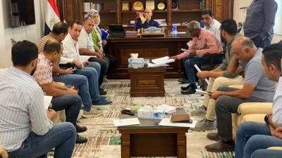 رئيس جهاز القاهرة الجديدة يلتقي بعدد من المواطنين حاجزي مشروع بيت الوطن