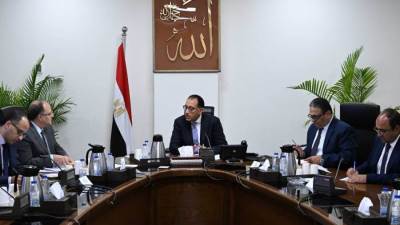 رئيس الوزراء يتابع توافر الأدوية في الأسواق