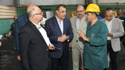 وزير الإنتاج الحربي يتفقد شركة حلوان للصناعات الهندسية