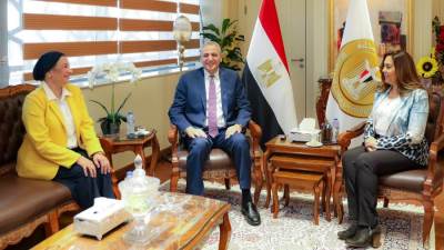 وزيرتا البيئة والتنمية المحلية ومحافظ الغربية يشهدون توقيع عقد إدارة وتشغيل مصنع تدوير ومعالجة المخلفات الصلبة