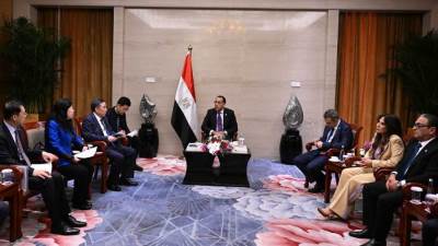 رئيس الوزراء يلتقي رئيس شركة "تشاينا إنرجي"