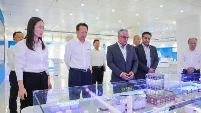 رئيس اقتصادية قناة السويس يلتقي مجموعة بيفار BEFAR المتخصصة في الصناعات الكيماوية