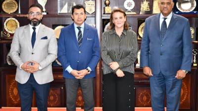 وزير الشباب والرياضة يلتقي مسئولي مؤسسة مودة لتطوير مساجد آل البيت