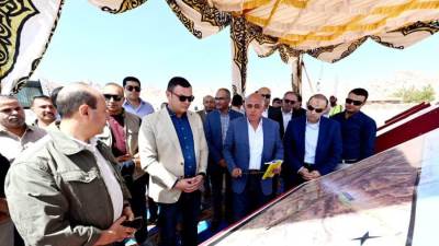 وزير الإسكان يتفقد مشروع ازدواج ورفع كفاءة طريق مطار سانت كاترين
