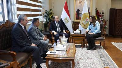 وزيرة التنمية المحلية تتابع مع بعض المحافظين الموقف التنفيذي لمشروع تحسين نوعية المياه