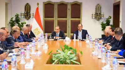 وزير الخارجية يلتقى مع عدد من رموز الإعلام وقادة الرأي والكتاب والأكاديميين