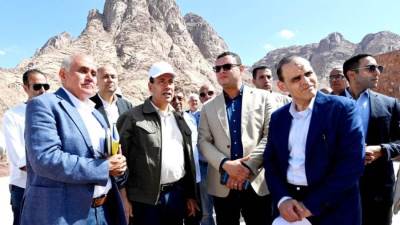 الشربيني يتفقد المنتجع السياحي الجبلى والنزل البيئي بمشروع تطوير موقع التجلى الأعظم